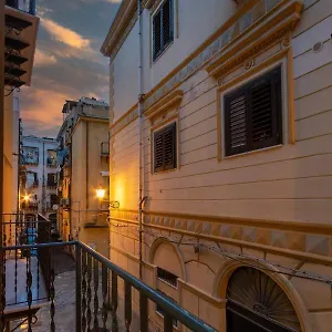 Cortile Del Greco , Palermo Italien